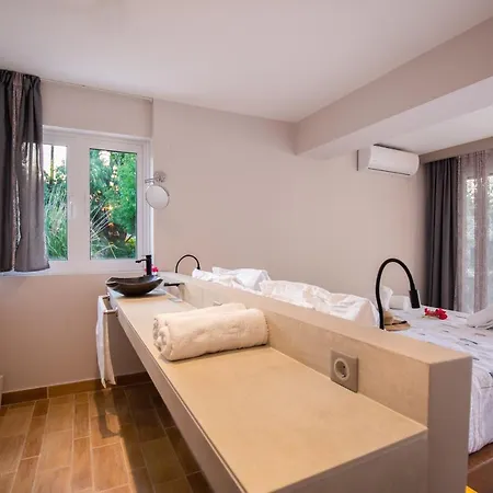 Gyra - Seaview Fivos With Private Pool Villa